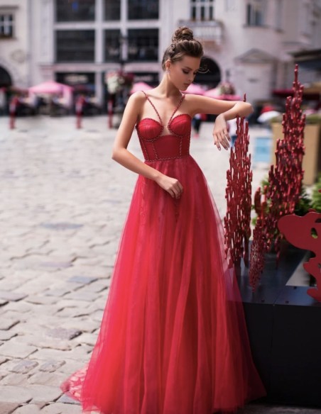 Vestido largo de fiesta con falda de tul bordado y corpiño