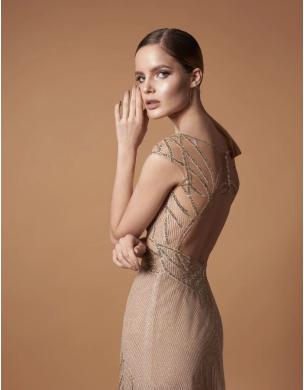 Robe longue de fête dorée avec strass