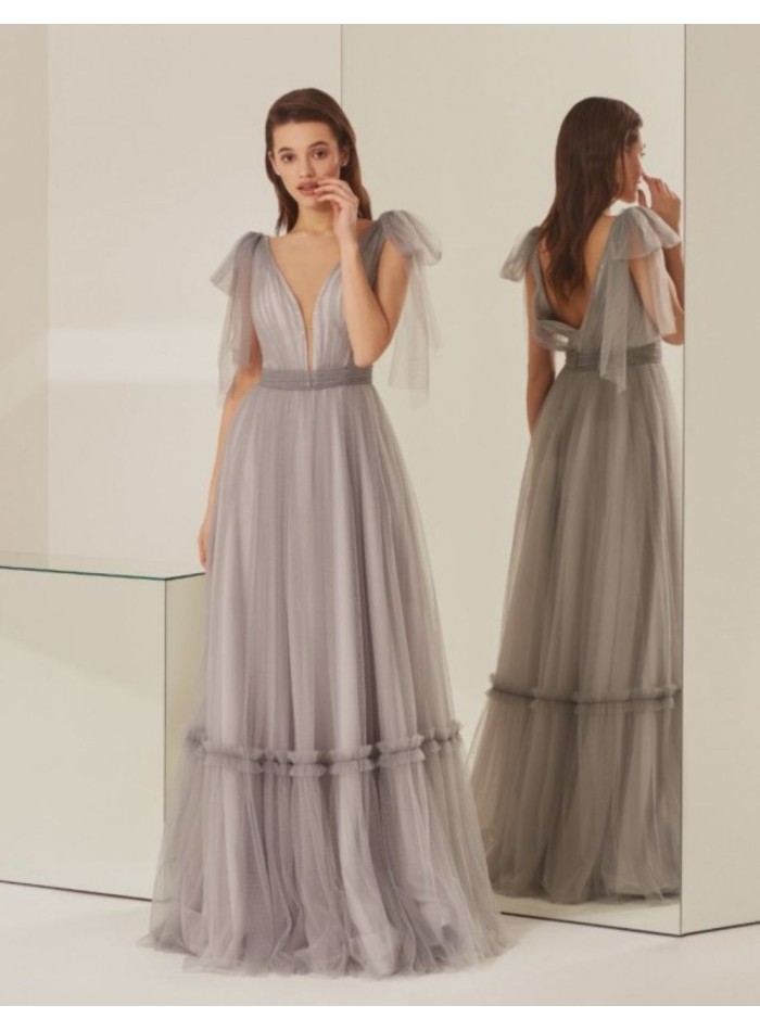 Robe longue de fête avec des couches de tulle...