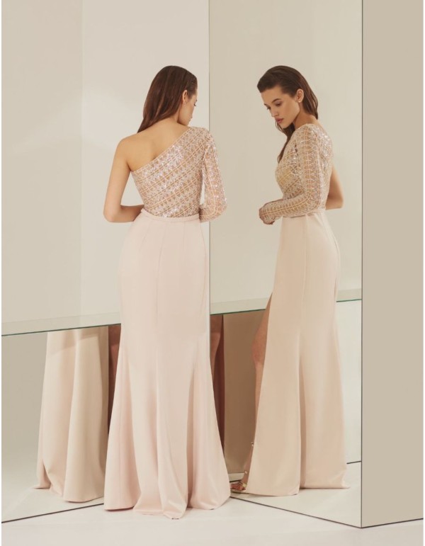 Robe longue asymétrique avec fente sur le côté 2