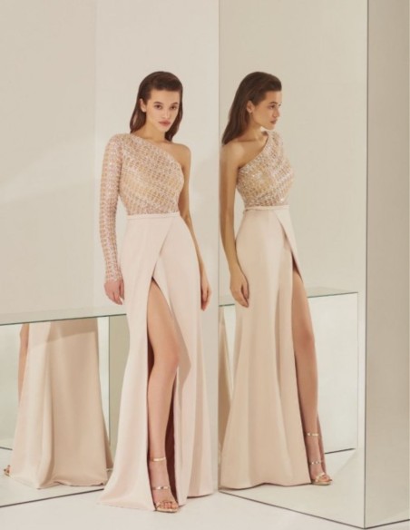 Robe longue asymétrique avec fente sur le côté