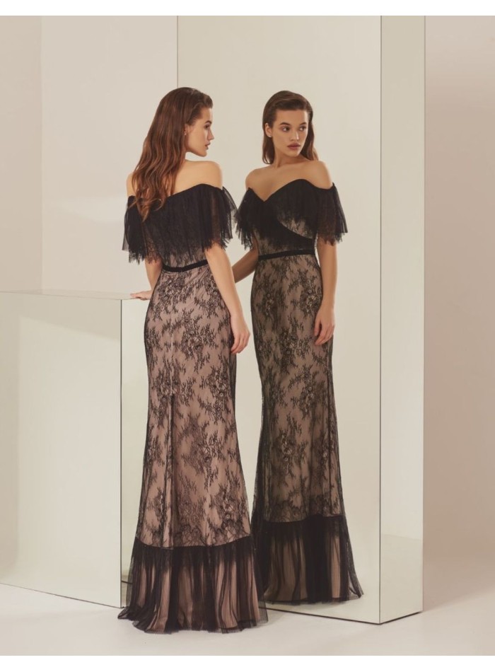 Robe de soirée noire avec des couches de...