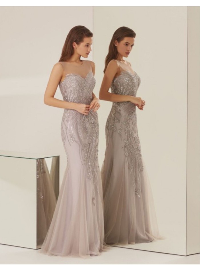 Vestido de fiesta largo plateado con pedrería y...