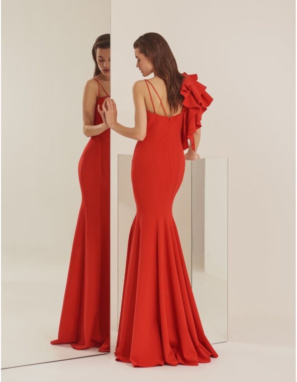 Long red party dress with ruffles on the shoulder 2