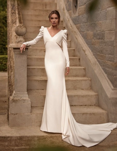 Vestido largo de novia.