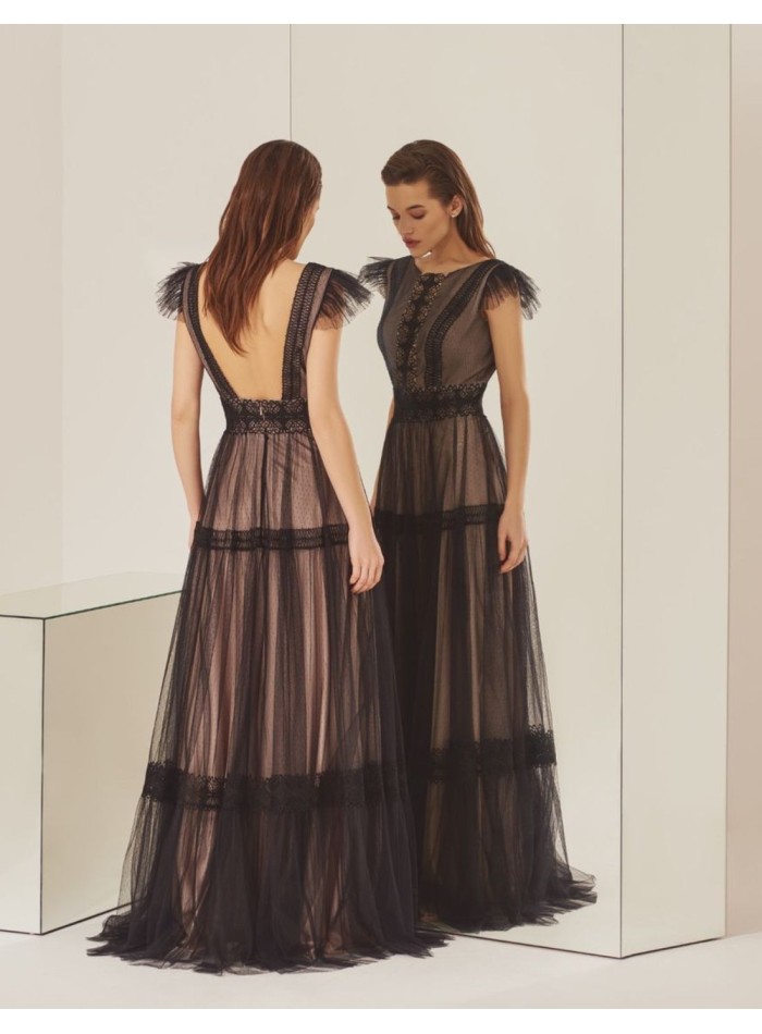 Robe longue de fête avec des couches de tulle...