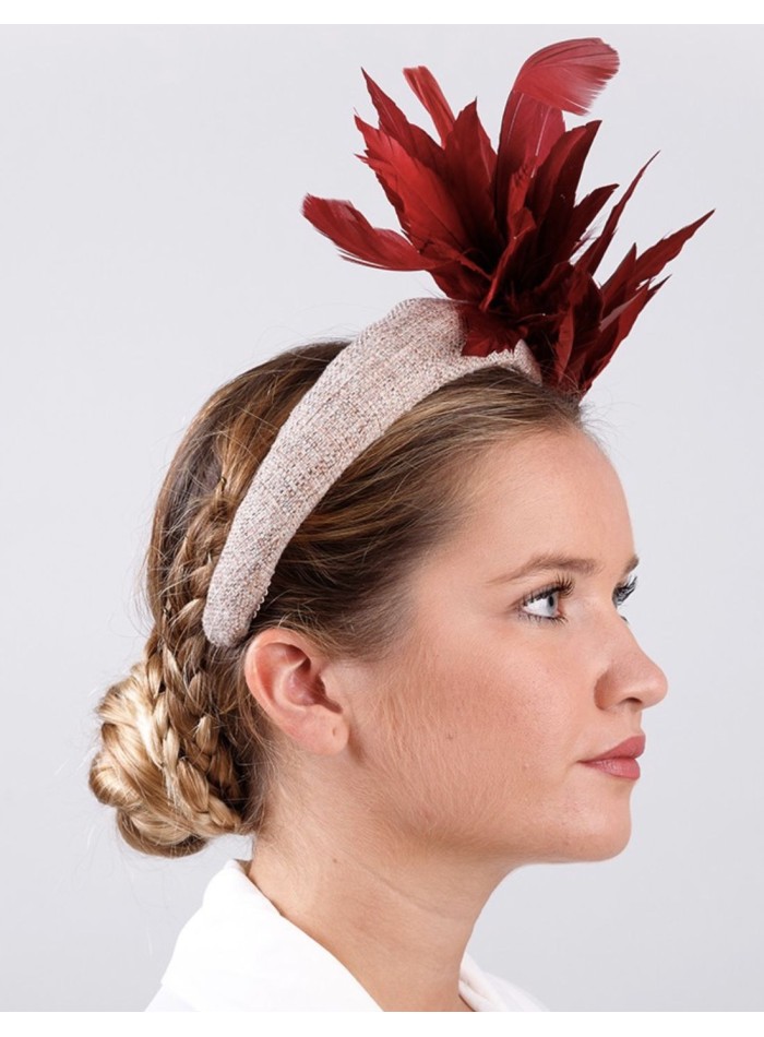 Serre-tête brut de fête avec plumage de vin