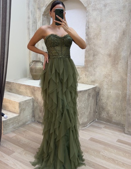 Vestido de fiesta con corsé de pedrería y falda de volantes de tul