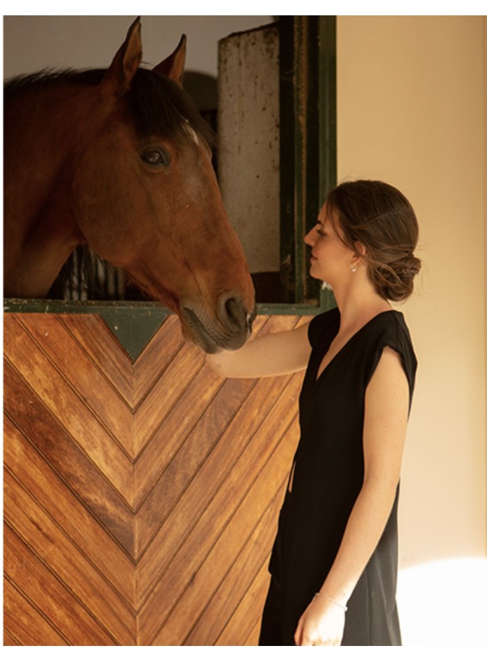 Pantalon midi noir à taille haute avec pinces
