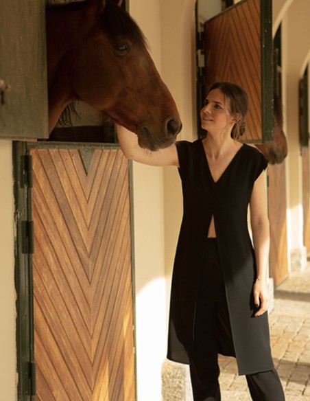 Pantalon midi noir à taille haute avec pinces