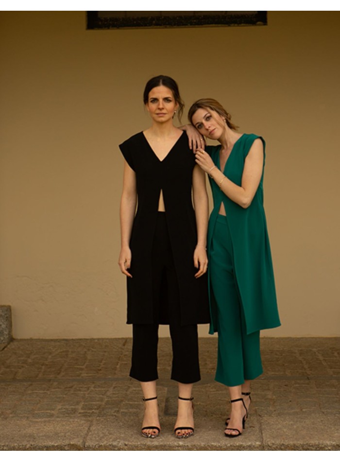 Pantalón midi negro de pinzas con cintura alta