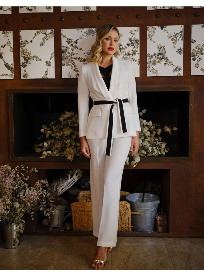 Fluid party jacket with two-tone lacing