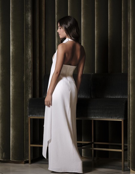 Vestido largo de fiesta con escote halter y capa espalda