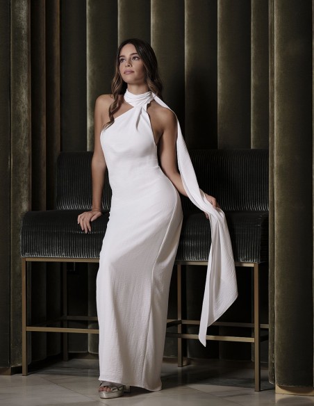 Vestido largo de fiesta con escote halter y capa espalda