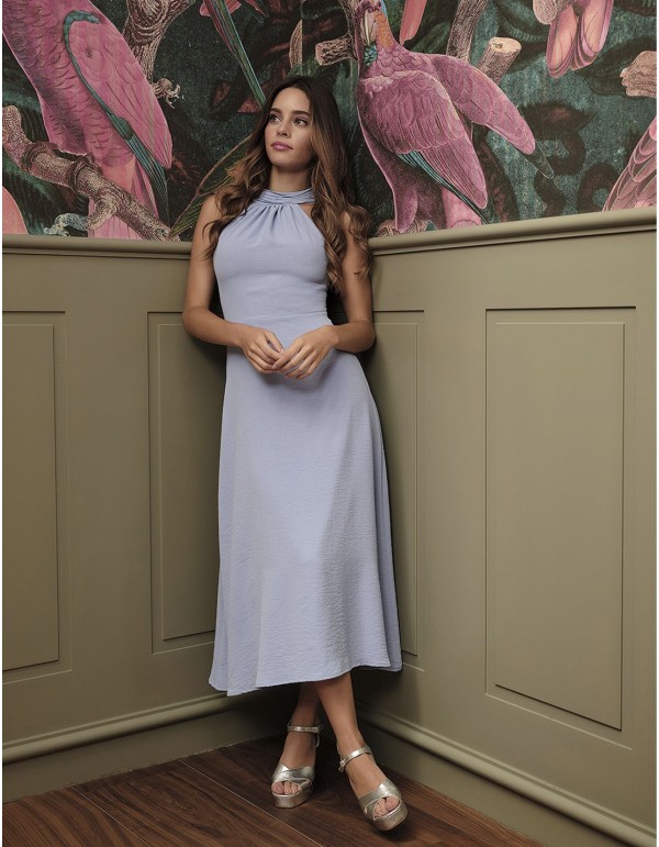 Vestido midi de fiesta celeste con escote halter