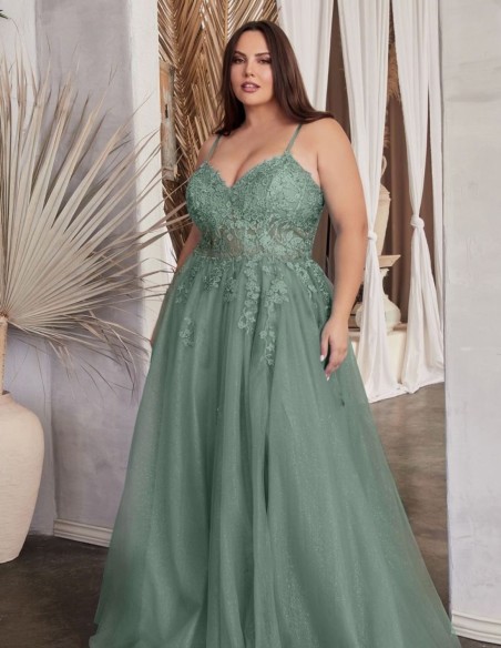 Vestido de fiesta largo con tul y cuerpo de flores bordadas