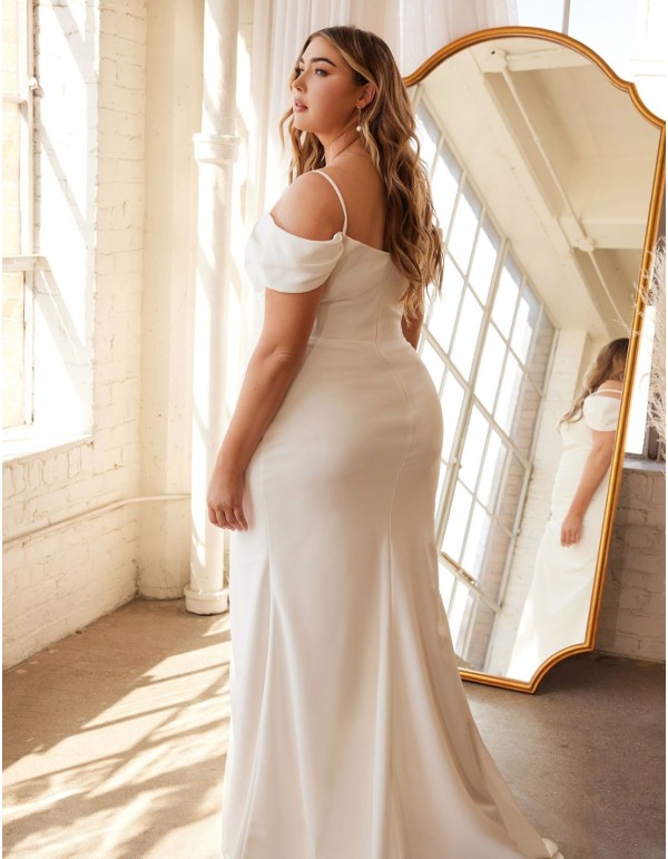 Vestido largo de novia con escote bandeau drapeado 2