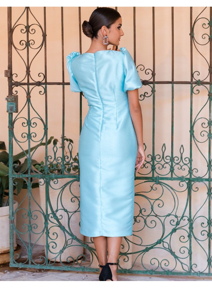 Robe de soirée midi avec encolure asymétrique...