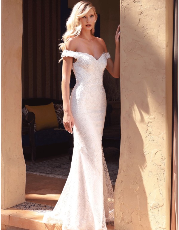 Vestido de novia con corte sirena y escote bandeau 2