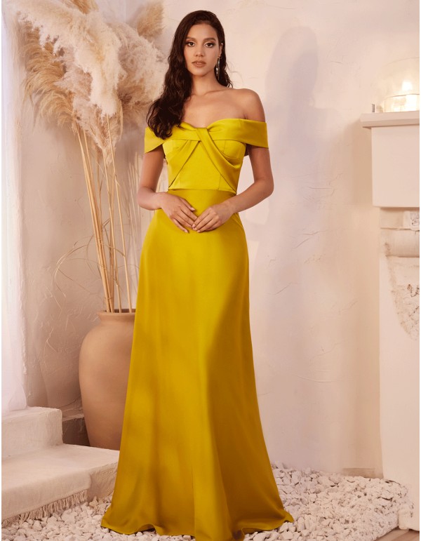 Robe longue satinée avec encolure bandeau croisée