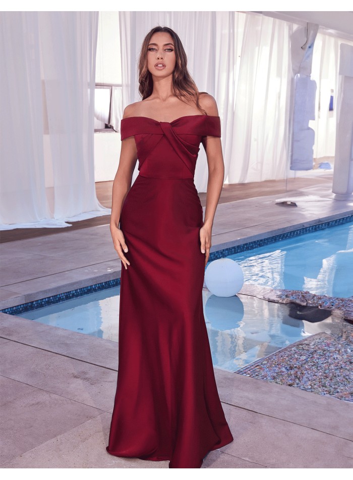 Robe longue satinée avec encolure bandeau croisée