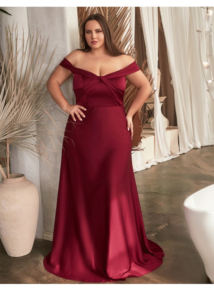 Vestido de fiesta largo de satén con escote bandeau cruzado curvy