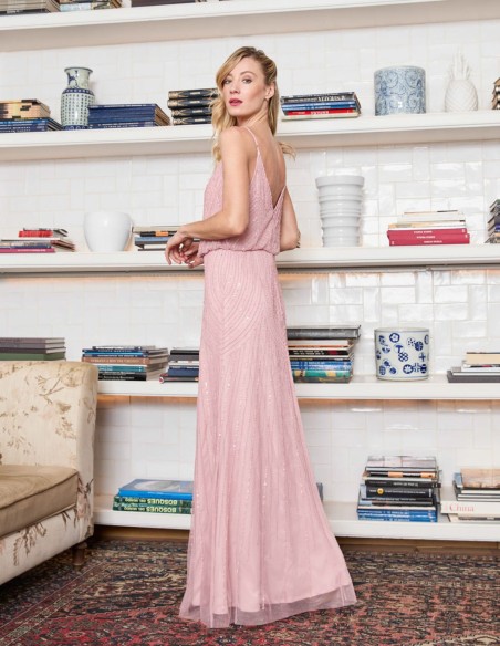 Vestido de fiesta largo de pedrería y escote en la espalda