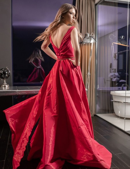 Robe de soirée longue avec fente latérale et corsage froncé