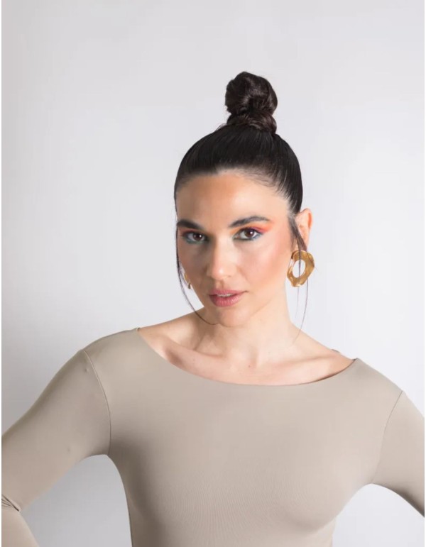 Maxi circular wavy golden earrings for parties 2