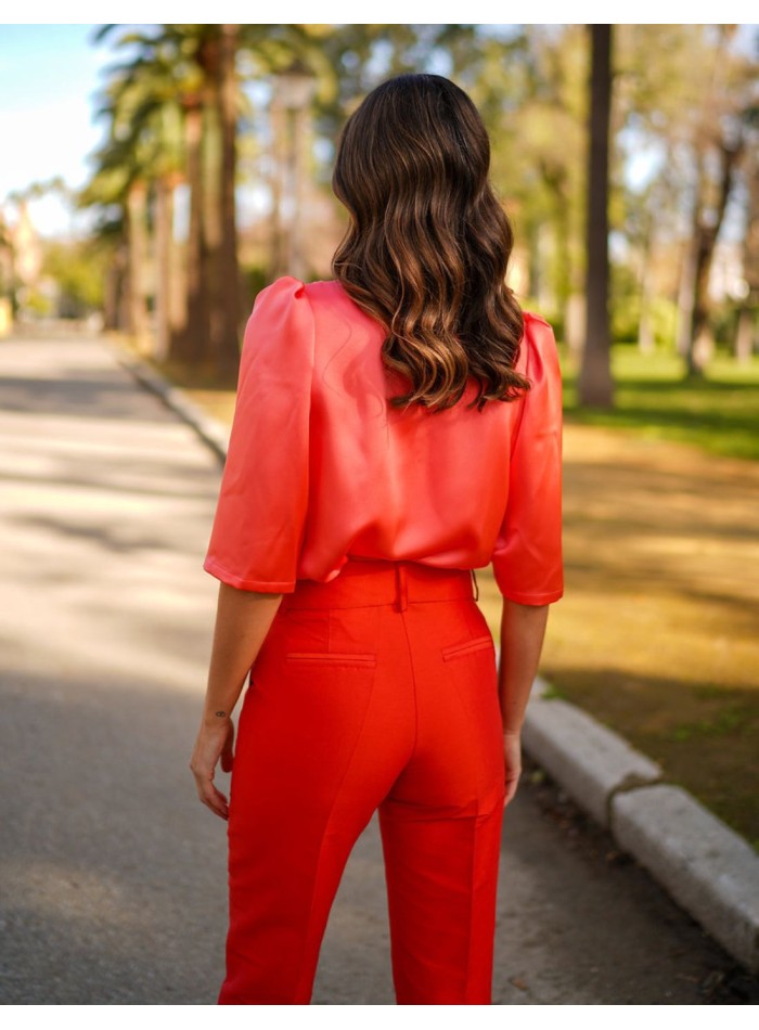 Chemisier de fête en satin avec manches...