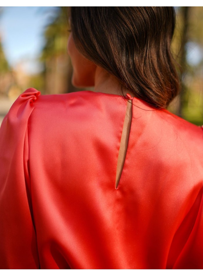 Chemisier de fête en satin avec manches...