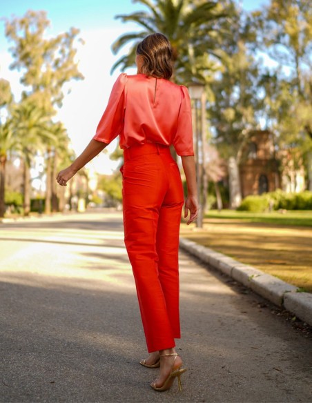 Blusa de fiesta satinada con manga francesa abullonada