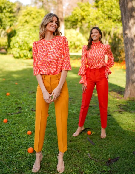 Blusa de fiesta con tejido estampado y manga francesa