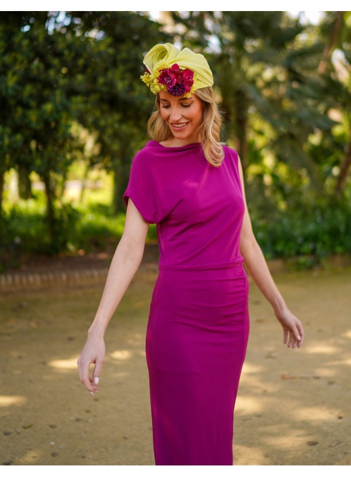 Robe de soirée midi aubergine avec fente latérale