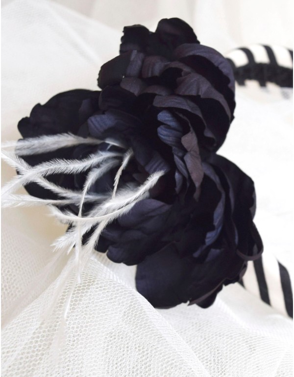 Serre-tête rayé avec application de fleurs noires avec... 2