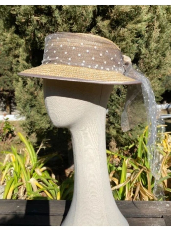 Canotier de novia con tul de plumeti