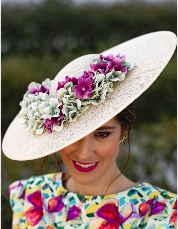 Base en sinamay avec fleurs multicolores en sinamay -...