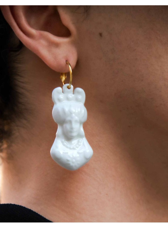 Pendientes largos de porcelana blanca con...