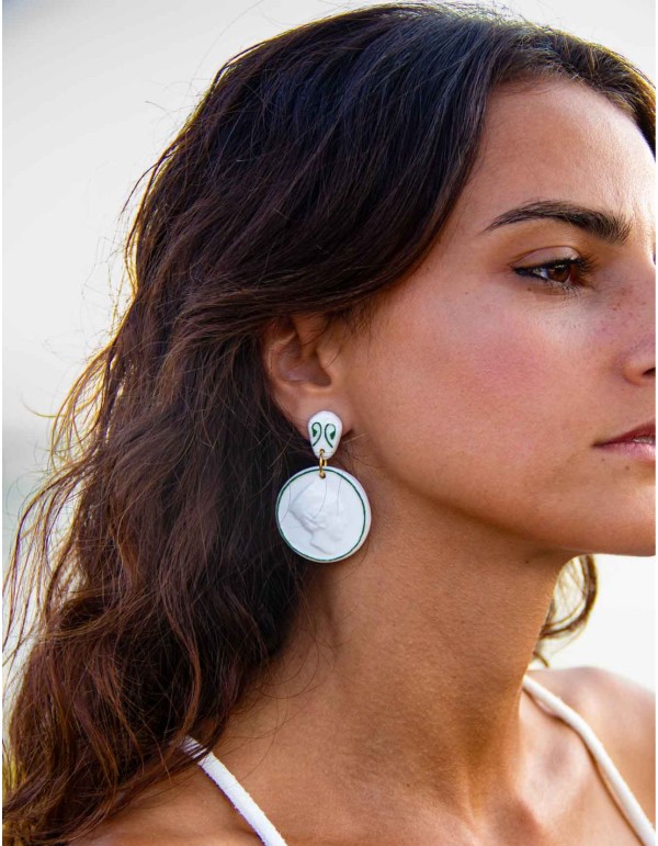 Boucle d'oreilles longues avec médaillons en céramique...