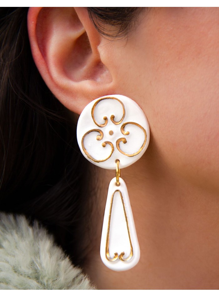 Long earrings in porcelain painted in gold