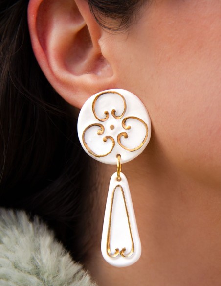 Long earrings in porcelain painted in gold
