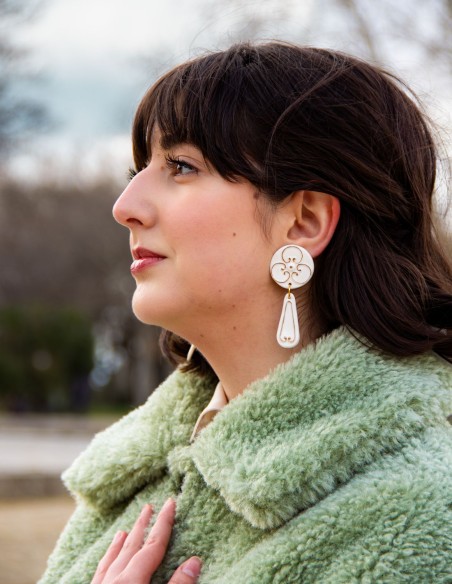 Long earrings in porcelain painted in gold