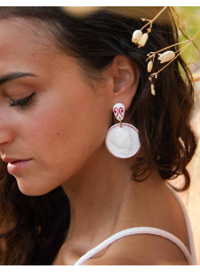 Pendientes largos medalla de porcelana pintados
