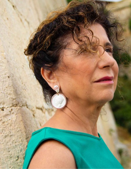 Pendientes largos medalla de porcelana pintados