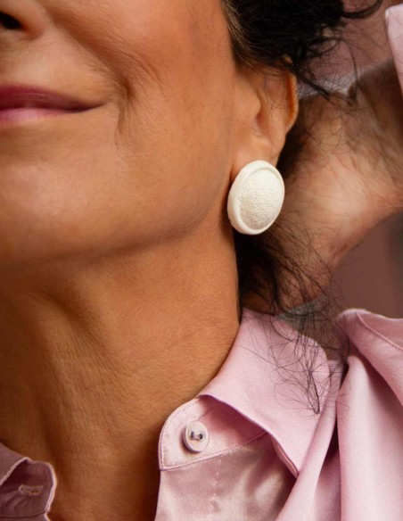 Pendientes de fiesta botón cerámica blanca con textura