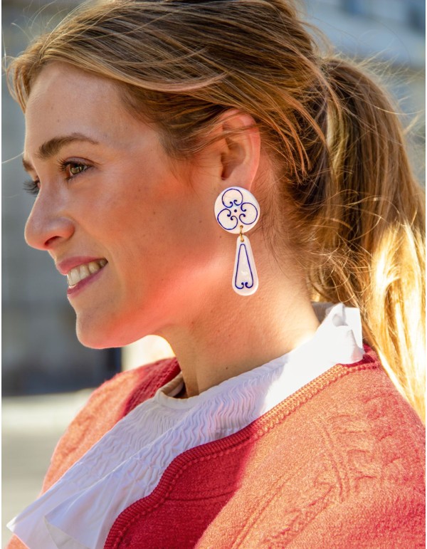 Boucle d'oreilles longues en porcelaine peinte bleue 2
