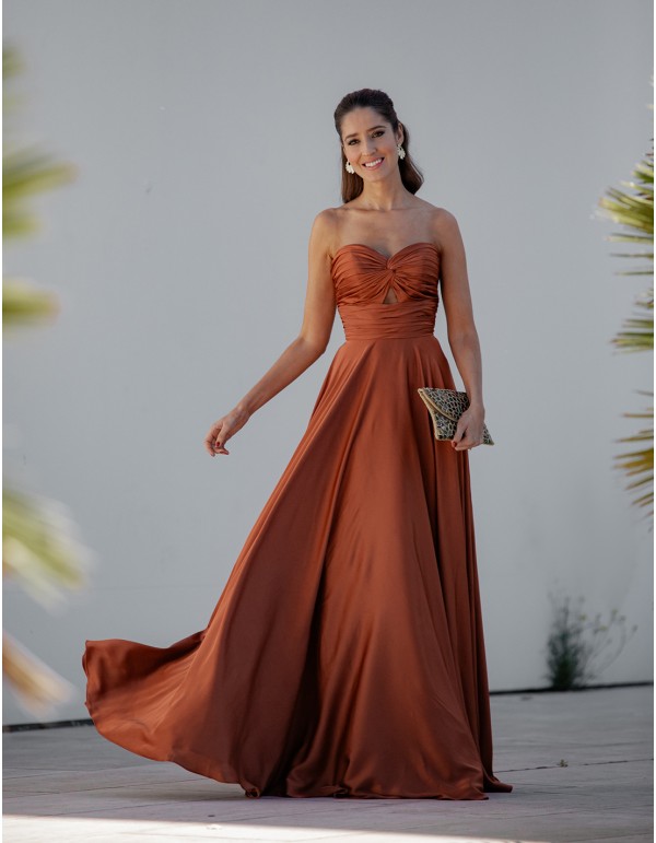 Satin long gown with Sweetheart Neckline with Draped Detail - INVITADA PERFECTA