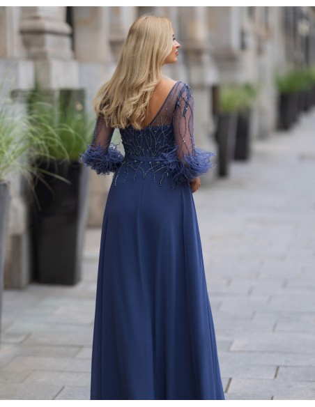 Robe longue de fête avec applications de plumes et strass