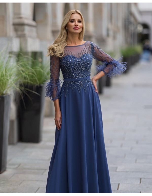 Vestido de fiesta largo con apliques de plumas y pedrería azul