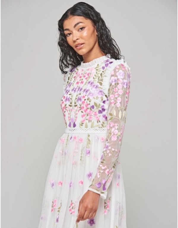 Long white dress in tulle embroidered with flowers 2